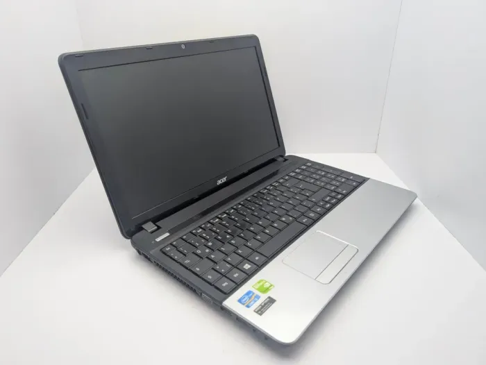 Ноутбук Acer Aspire E1-571G / 15.6" (1366x768) TN / Intel Core i3-3130M (2 (4) ядра по 2.6 GHz) / 8 GB DDR3 / 120 GB SSD / nVidia GeForce GT 710M, 2 GB DDR3, 64-bit / WebCam б/в - зображення 3