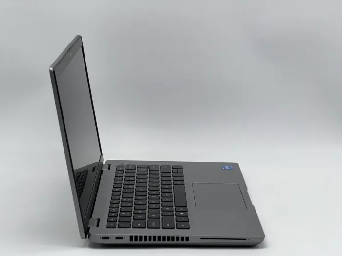 Ультрабук Dell Latitude 5421 / 14" (1920x1080) IPS / Intel Core i5-11500H (6 (12) ядер по 2.9 - 4.6 GHz) / 16 GB DDR4 / 512 GB SSD / Intel UHD Graphics / WebCam б/в - зображення 3