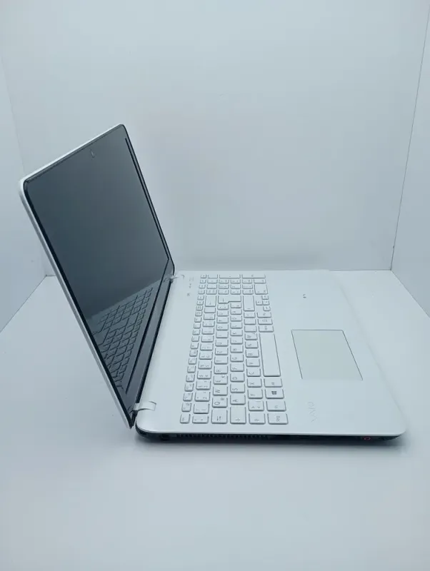 Ноутбук Sony SVF156 / 15.6" (1366x768) TN / Intel Pentium 2117U (2 ядра по 1.8 GHz) / 6 GB DDR3 / 500 GB HDD / Intel HD Graphics 2500 / WebCam б/в - зображення 5