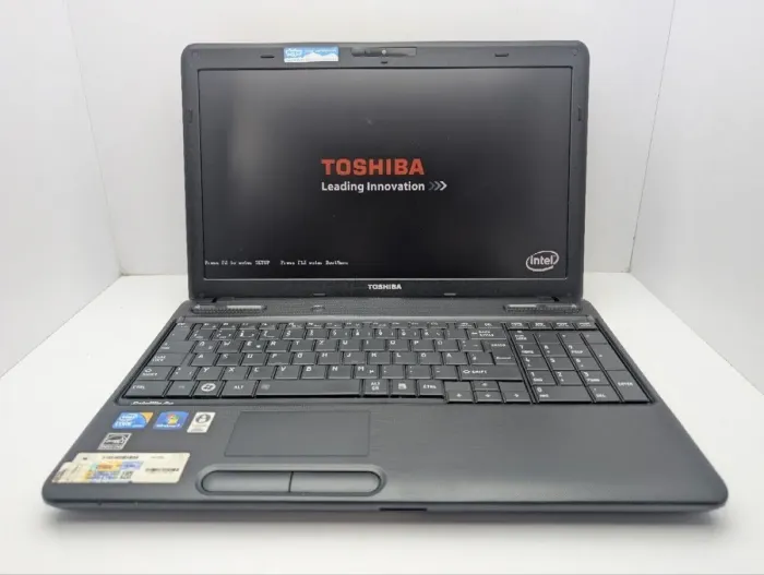 Ноутбук Toshiba Satellite Pro C660 / 15.6" (1366x768) TN / Intel Core i3-380M (2 (4) ядра по 2.53 GHz) / 6 GB DDR3 / 120 GB SSD / Intel HD Graphics / WebCam / DVD-ROM б/в - зображення 3