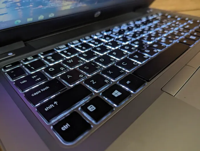 Ультрабук HP EliteBook 840 G3 / 14" (1920x1080) IPS / Intel Core i5-6300U (2 (4) ядра по 2.4 - 3.0 GHz) / 8 GB DDR4 / 240 GB SSD / Intel HD Graphics 520 / WebCam / TouchID / Windows 10 б/в - зображення 6