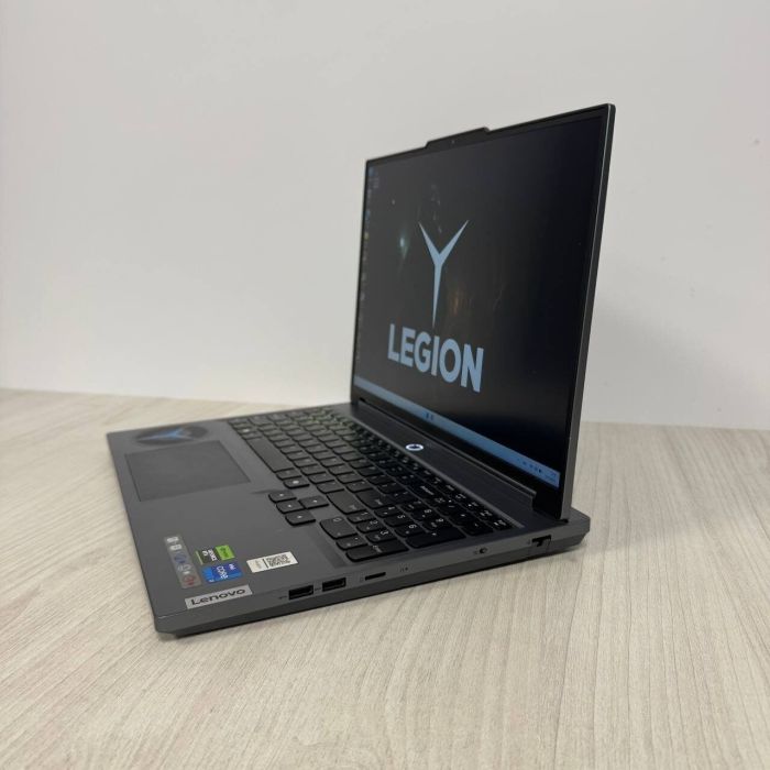 Ігровий ноутбук Б-класу Lenovo Legion 5 16IRX9 / 16" (2560x1600) IPS / Intel Core i7-14700HX (20 (28) ядра по 1,5 - 5,5 ГГц) / 32 ГБ DDR5 / 1000 ГБ SSD NVMe / nVidia GeForce RTX 4070, 8 ГБ GDDR6, 128-біт / WebCam б/в - зображення 5