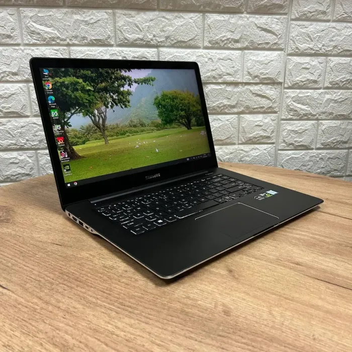 Ігровий ноутбук Б-клас Samsung NP950Z5L-X03US / 15.6" (3840x2160) IPS Touch / Intel Core i7-6700HQ (4 (8) ядра по 2.6 - 3.5 GHz) / 16 GB DDR4 / 256 GB SSD / nVidia GeForce GTX 950M, 2 GB GDDR5, 128-bit / WebCam б/в - зображення 4