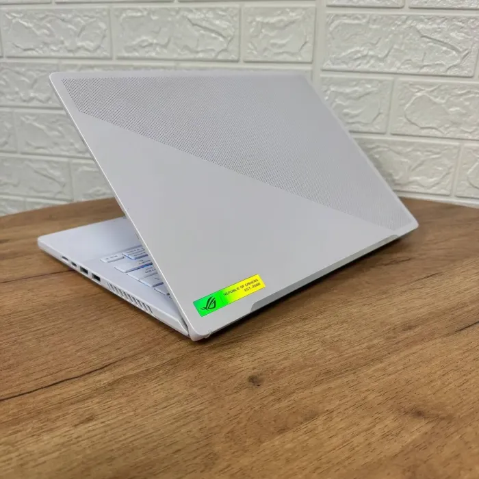 Ігровий ультрабук Б-клас Asus ROG Zephyrus G14 GA402XV / 14" (2560x1600) IPS / AMD Ryzen 9 7940HS (8 (16) ядер по 4.0 - 5.2 GHz) / 16 GB DDR5 / 512 GB SSD / nVidia GeForce RTX 4060, 8 GB GDDR6, 128-bit / WebCam б/в - зображення 6