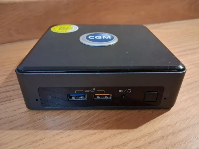 Неттоп Intel NUC NUC8BEK USFF / Intel Core i5-8259U (4 (8) ядра по 2.3 - 3.8 GHz) / 16 GB DDR4 / 256 GB SSD M.2 / Intel Iris Plus Graphics 655 / USB 3.1 / HDMI / Wi-Fi б/в - зображення 2
