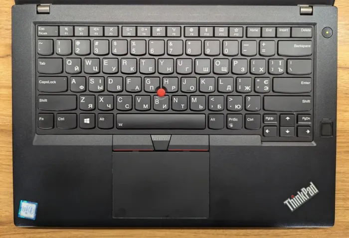 Ультрабук Б-клас Lenovo ThinkPad T470 / 14" (1920x1080) IPS / Intel Core i5-6300U (2 (4) ядра по 2.4 - 3.0 GHz) / 8 GB DDR4 / 256 GB SSD / Intel HD Graphics 520 / WebCam / Fingerprint / Windows 10 б/в - зображення 3