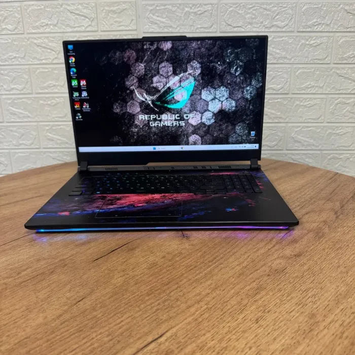 Ігровий ноутбук Б-клас Asus ROG Strix SCAR G733PY / 17.3" (2560x1440) IPS / AMD Ryzen 9 7945HX (16 (32) ядер по 2.5 - 5.4 GHz) / 32 GB DDR5 / 1000 GB SSD / nVidia GeForce RTX 4090, 16 GB GDDR6, 256-bit / WebCam б/в - зображення 2