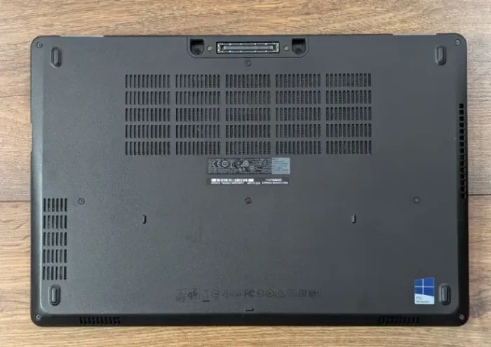 Ноутбук Dell Latitude E5570 / 15.6" (1920x1080) IPS / Intel Core i5-6300U (2 (4) ядра по 2.4 - 3 GHz) / 8 GB DDR4 / 256 GB SSD / HD Graphics 520 / WebCam б/в - зображення 7