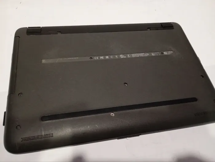 Ноутбук Б-клас HP 250 G4 / 15.6" (1366x768) TN / Intel Core i3-5005U (2 (4) ядра по 2.0 GHz) / 8 GB DDR3 / 128 GB SSD / AMD Radeon R5 M330, 2 GB DDR3, 64-bit / WebCam / АКБ не тримає б/в - зображення 7