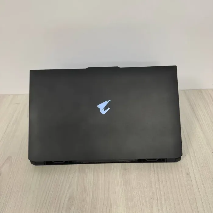 Ігровий ноутбук Б-класу Gigabyte Aorus 17 YE5 / 17.3" (1920x1080) IPS / Intel Core i7-12700H (14 (20) ядер по 3,5 - 4,7 ГГц) / 32 ГБ DDR5 / 1000 ГБ SSD NVMe / nVidia GeForce RTX 3080 Ti, 16 ГБ GDDR6, 256-bit / WebCam б/в - зображення 3