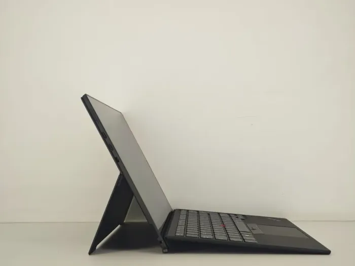 Ультрабук-трансформер Lenovo ThinkPad X1 Tablet (3nd Gen) / 13" (3000x2000) IPS Touch / Intel Core i7-8650U (4 (8) ядра по 1.9 - 4.2 GHz) / 16 GB DDR3 / 256 GB SSD / Intel UHD Graphics 620 / WebCam б/в - зображення 4