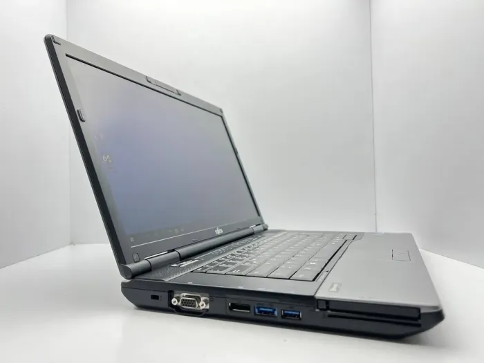 Ноутбук Б-клас Fujitsu LifeBook S752 / 15.6" (1366x768) TN / Intel Core i5-3320M (2 (4) ядра по 2.6 - 3.3 GHz) / 4 GB DDR3 / 240 GB SSD / Intel HD Graphics 4000 / WebCam б/в - зображення 3