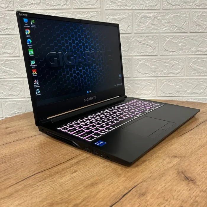 Ігровий ноутбук Б-клас Gigabyte G5 MD / 15.6" (1920x1080) IPS / Intel Core i5-11400H (6 (12) ядер 4.5 GHz) / 16 GB DDR4 / 512 GB SSD / nVidia GeForce RTX 3050 Ti, 4 GB GDDR6, 128-bit / WebCam б/в - зображення 4