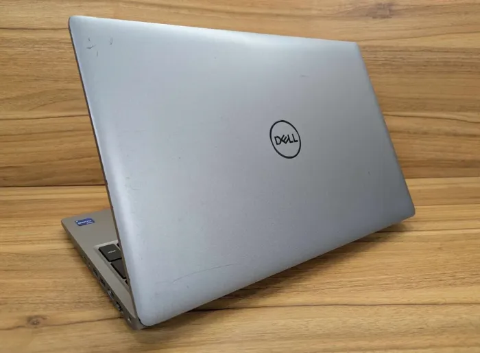 Ультрабук Dell Latitude 5530 / 15.6" (1920x1080) IPS / Intel Core i7-1265U (10 (12) ядер по 3.6 - 4.8 GHz) / 16 GB DDR4 / 512 GB SSD / Intel Iris Xe Graphics eligible / WebCam / HDMI / Windows 11 б/в - зображення 6