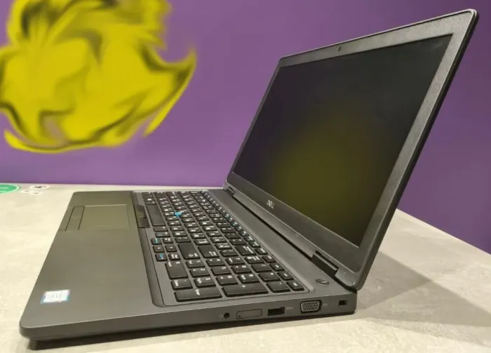 Ноутбук Dell Latitude 5590 / 15.6" (1920x1080) IPS / Intel Core i5-8250U (4 (8) ядра по 1.6 - 3.4 GHz) / 8 GB DDR4 / 240 GB SSD / Intel UHD Graphics 620 / WebCam б/в - зображення 4