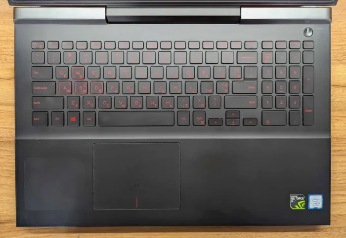 Ігровий ноутбук Dell Inspiron 15 7567 / 15.6" (3840x2160) IPS / Intel Core i7-7700HQ (4 (8) ядра по 2.8 - 3.8 GHz) / 32 GB DDR4 / 256 GB SSD + 1000 GB HDD / nVidia GeForce GTX 1050 Ti, 4 GB GDDR5, 128-bit / WebCam / Windows 10 б/в - зображення 3