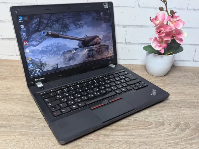 Ноутбук Б-клас Lenovo ThinkPad Edge E330 / 13.3" (1366x768) TN / Intel Core i5-3210M (2 (4) ядра по 2.5 - 3.1 GHz) / 8 GB DDR3 / 256 GB SSD / nVidia GeForce 610M, 1 GB GDDR3, 64-bit / WebCam б/в - зображення 4