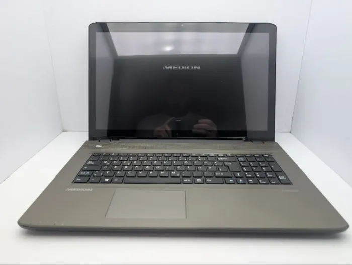 Ноутбук Medion Akoya E7416T / 17.3" (1600x900) TN Touch / Intel Pentium 3805U (2 ядра по 1.9 GHz) / 6 GB DDR3 / 120 GB SSD / Intel HD Graphics / WebCam / DVD-ROM б/в - зображення 3