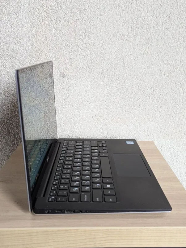 Ультрабук Б-клас Dell XPS 13 9350 / 13.3" (3200x1800) IPS Touch / Intel Core i5-6200U (2 (4) ядра по 2.3 - 2.8 GHz) / 8 GB DDR4 / 128 GB SSD / Intel Iris Graphics 520 / WebCam б/в - зображення 5