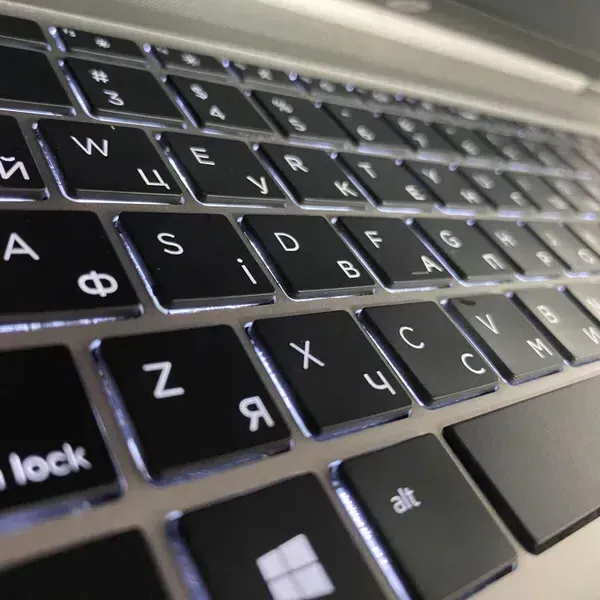 Ультрабук HP ProBook 445 G7 / 14" (1366x768) TN / AMD Ryzen 5 4500U (6 ядер по 2.3 - 4.0 GHz) / 16 GB DDR4 / 256 GB SSD / AMD Radeon RX Vega 6 / WebCam / Fingerprint б/в - зображення 6