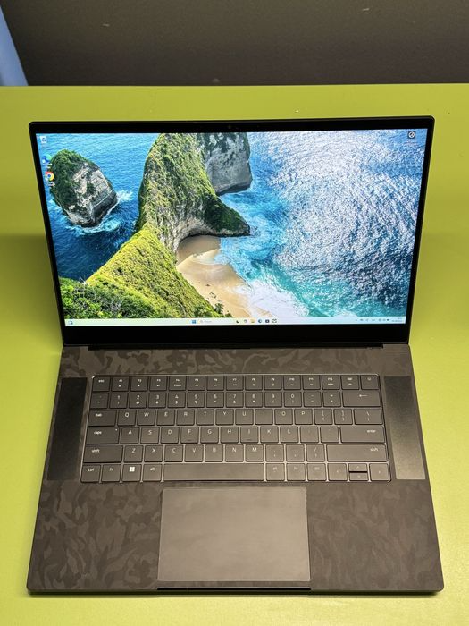 Ігровий ноутбук Razer Blade 15 / 15.6" (2560x1440) IPS / Intel Core i7-13800H (14 (20) ядер по 2.5 - 5.2 GHz) / 16 GB DDR5 / 1000 GB SSD / nVidia GeForce RTX 4070, 8 GB GDDR6, 128-bit / WebCam / HDMI б/в - зображення 2