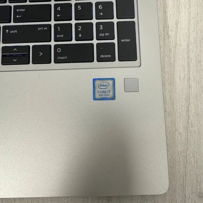 Ультрабук Б-клас HP EliteBook 850 G5 / 15.6" (1920x1080) IPS / Intel Core i7-8550U (4 (8) ядра по 1.8 - 4.0 GHz) / 8 GB DDR4 / 256 GB SSD / Intel UHD Graphics 620 / WebCam б/в - зображення 4