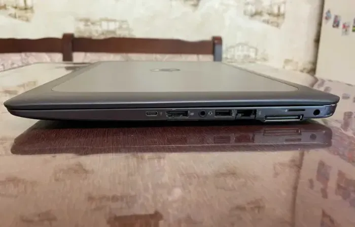 Робоча станція Б-клас HP ZBook 15u G4 / 15.6" (1920x1080) TN / Intel Core i7-7500U (2 (4) ядра по 2.7 - 3.5 GHz) / 8 GB DDR4 / 256 GB SSD / AMD FirePro W4190M, 2 GB GDDR5, 128-bit / WebCam б/в - зображення 6