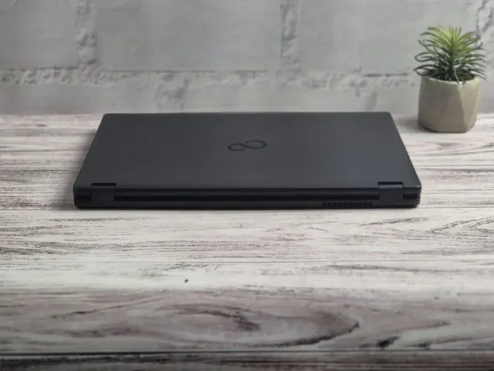 Ультрабук Fujitsu Lifebook E559 / 15.6" (1920x1080) IPS / Intel Core i5-8265U (4 (8) ядра по 1.6 - 3.9 GHz) / 8 GB DDR4 / 256 GB SSD / Intel UHD Graphics 620 / WebCam б/в - зображення 6