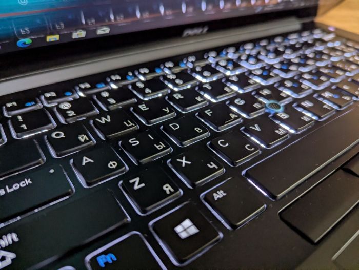 Ультрабук Dell Latitude 7480 / 14" (2560x1440) IPS Touch / Intel Core i7-6600U (2 (4) ядра по 2.6 - 3.4 GHz) / 16 GB DDR4 / 480 GB SSD / Intel HD Graphics 520 / WebCam / Windows 10 б/в - зображення 6