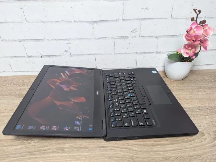 Ультрабук Dell Latitude 5480 / 14" (1920x1080) TN / Intel Core i5-6300U (2 (4) ядра по 2.4 - 3.0 GHz) / 8 GB DDR4 / 256 GB SSD / Intel HD Graphic 520 / WebCam б/в - зображення 5