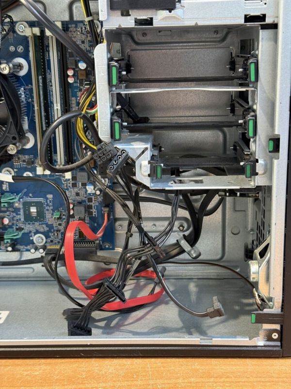 Комп'ютер Б-клас HP Z240 Workstation Tower / Intel Core i7-6700 (4 (8) ядра по 3,4 - 4,0 ГГц) / 8 ГБ DDR4 / 250 ГБ SSD / Intel HD Graphics 530 / 400 Вт / DVD-ROM / DisplayPort б/в - изображение 7