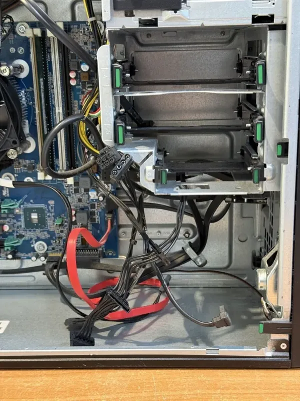 Комп'ютер Б-клас HP Z240 Workstation Tower / Intel Core i7-6700 (4 (8) ядра по 3,4 - 4,0 ГГц) / 8 ГБ DDR4 / 250 ГБ SSD / Intel HD Graphics 530 / 400 Вт / DVD-ROM / DisplayPort б/в - зображення 7