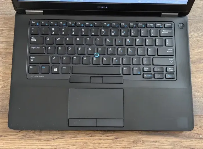 Ультрабук Б-клас Dell Latitude E5470 / 14" (1366x768) TN / Intel Core i5-6200U (2 (4) ядра по 2.3 - 2.8 GHz) / 8 GB DDR4 / 256 GB SSD / Intel HD Graphics 530 / WebCam / HDMI б/в - зображення 3