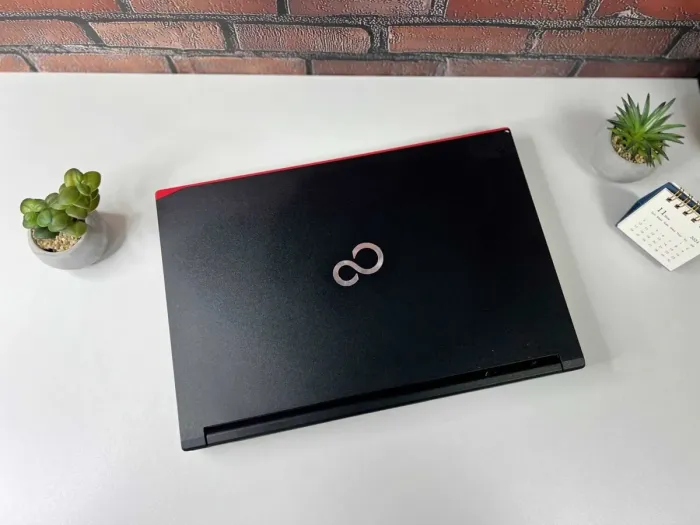 Ноутбук Fujitsu LifeBook E546 / 14" (1366x768) TN / Intel Core i3-6100U (2 (4) ядра по 2.3 GHz) / 8 GB DDR4 / 256 GB SSD / Intel HD Graphics 520 / WebCam б/в - зображення 9