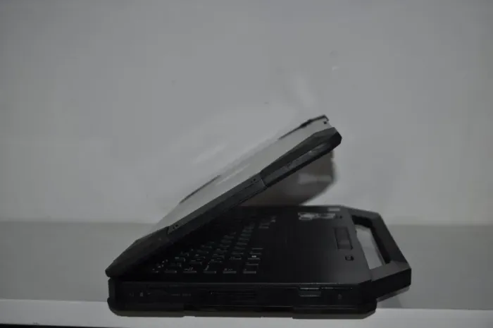 Захищений ноутбук Б-клас Dell Latitude 5414 Rugged / 14" (1366x768) TN / Intel Core i5-6300U (2 (4) ядра по 2.4 - 3.0 GHz) / 16 GB DDR4 / 500 GB SSD / Intel HD Graphics 520 / WebCam / Wi-Fi / Bluetooth / Windows 11 Pro б/в - зображення 4