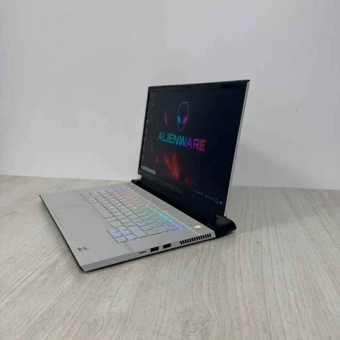 Ігровий ноутбук Б-класу Dell Alienware m15 R3 / 15,6" (1920x1080) IPS / Intel Core i7-10750H (6 (12) ядер по 2,6 - 5,0 ГГц) / 16 ГБ DDR4 / 256 ГБ SSD / nVidia GeForce RTX 2070 Super, 8 ГБ GDDR6, 256-біт б/в - зображення 6