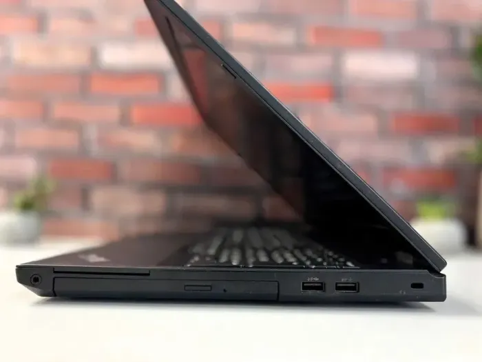 Ноутбук Lenovo ThinkPad L570 / 15.6" (1920x1080) IPS / Intel Core i5-6300U (2 (4) ядра по 2.4 - 3.0 GHz) / 16 GB DDR4 / 512 GB SSD / Intel HD Graphics 520 / WebCam / Win 10 Pro б/в - зображення 5