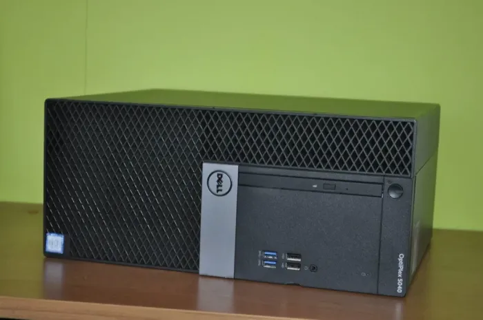 Комп'ютер Б-клас Dell OptiPlex 5040 Tower / Intel Core i3-6100 (2 (4) ядра по 3.7 GHz) / 8 GB DDR3 / 120 GB SSD + 500 GB HDD / Intel HD Graphics 530 / DVD-ROM б/в - зображення 4