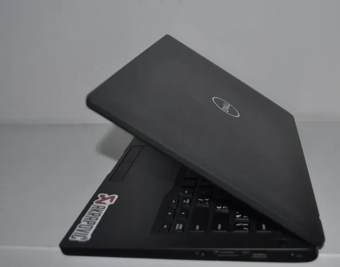 Ультрабук Б-клас Dell Latitude 7400 / 14" (1920x1080) IPS / Intel Core i5-8265U (4 (8) ядра по 1.6 - 3.9 GHz) / 8 GB DDR4 / 256 GB SSD / Intel UHD Graphics / WebCam / HDMI / Windows 11 Pro б/в - зображення 6