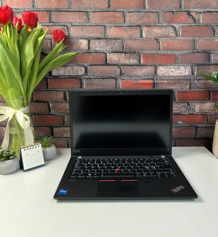 Ультрабук Lenovo ThinkPad T14 Gen 2 / 14" (1920x1080) IPS / Intel Core i5-1135G7 (4 (8) ядра по 4.2 GHz) / 16 GB DDR4 / 256 GB SSD M.2 / Intel Iris Xe Graphics / WebCam б/в - зображення 2