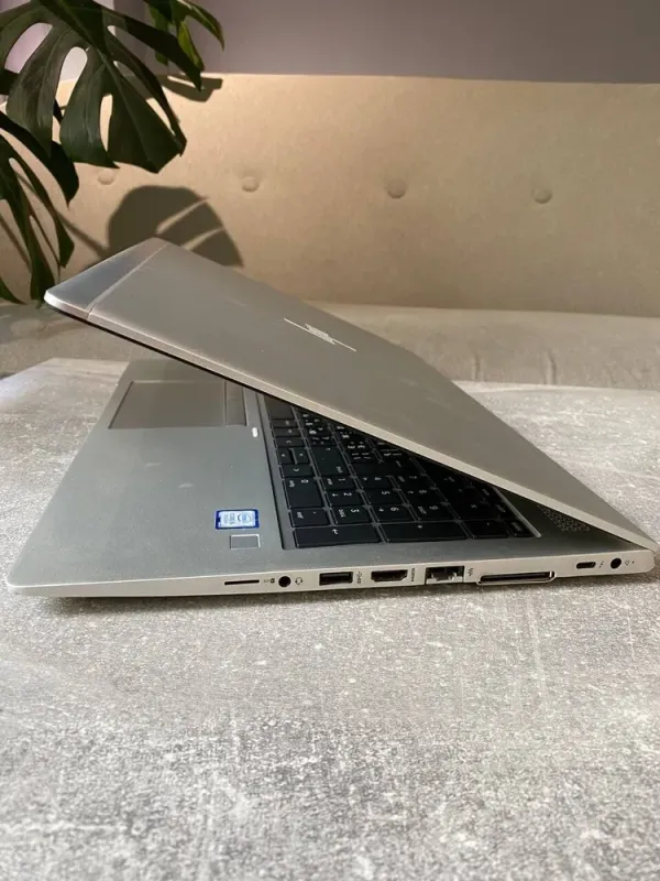 Ультрабук Б-клас HP EliteBook 850 G6 / 15.6" (1920x1080) IPS / Intel Core i5-8265U (4 (8) ядра по 1.6 - 3.9 GHz) / 8 GB DDR4 / 256 GB SSD M.2 / Intel UHD Graphics / WebCam / Win 10 б/в - зображення 4