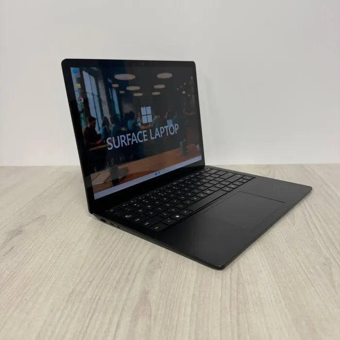 Ультрабук Б-клас Microsoft Surface Laptop 4 / 13.5" (2256x1504) IPS Touch / AMD Ryzen 5 4680U (6 (12) ядер по 2.2 - 4.0 GHz) / 16 GB DDR4 / 256 GB SSD NVMe / AMD Radeon RX Vega 7 Graphics / WebCam б/в - зображення 4