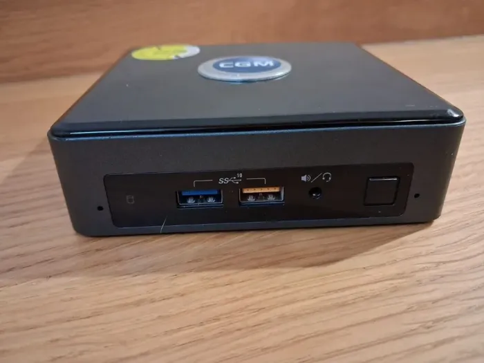 Неттоп Б-клас Intel NUC NUC8BEK USFF / Intel Core i5-8259U (4 (8) ядра по 2.3 - 3.8 GHz) / 8 GB DDR4 / 256 GB SSD M.2 / Intel Iris Plus Graphics 655 / USB 3.1 / HDMI / Wi-Fi б/в - зображення 2