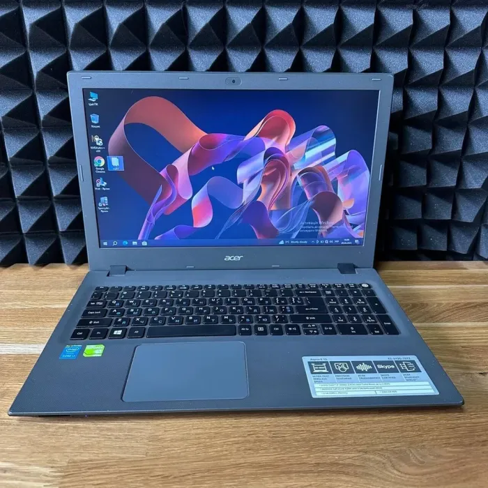 Ноутбук Б-клас Acer Aspire E5-573 / 15.6" (1366x768) TN / Intel Core i7-5500U (2 (4) ядра по 2.4 - 3.0 GHz) / 8 GB DDR3 / 256 GB SSD / nVidia GeForce 920M, 4 GB GDDR3, 64-bit / WebCam б/в - зображення 2