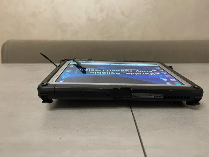 Захищений планшет Panasonic Toughbook CF-33 / 12" (2160x1440) IPS Touch / Intel Core i5-7300U (2 (4) ядра по 2.6 - 3.5 GHz) / 8 GB DDR3 / 256 GB SSD / Intel HD Graphics 620 / WebCam / Стилус / Два АКБ / Без клавіатури б/в - зображення 5