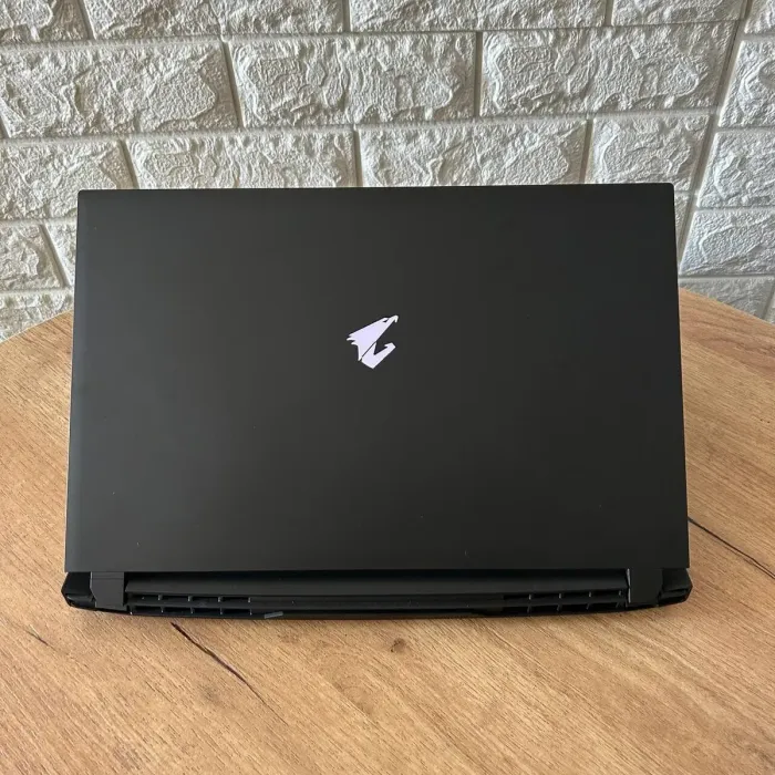 Ігровий ноутбук Gigabyte Aorus 5 SE4 / 15.6" (1920x1080) IPS / Intel Core i7-12700H (14 (20) ядер по 3.5 - 4.7 GHz) / 16 GB DDR4 / 512 GB SSD / nVidia GeForce RTX 3070, 8 GB GDDR6, 256-bit / WebCam б/в - зображення 3