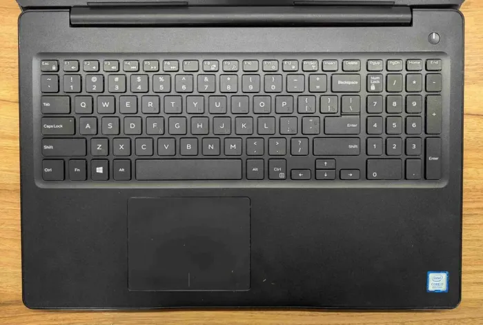 Ноутбук Dell Latitude 3590 / 15.6" (1920x1080) IPS / Intel Core i7-8550U (4 (8) ядра по 1.8 - 4.0 GHz) / 16 GB DDR4 / 480 GB SSD / AMD Radeon 530, 2 GB GDDR5, 64-bit / HDMI / WebCam / Windows 10 б/в - зображення 3