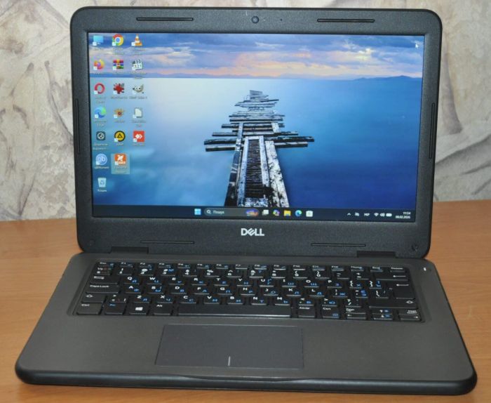 Ноутбук Б-клас Dell Latitude 3310 / 13,3" (1920x1080) TN / Intel Core i3-8145U (2 (4) ядра по 2,1 - 3,9 ГГц) / 8 ГБ DDR4 / 240 ГБ SSD M.2 / Intel UHD Graphics / WebCam / Windows 11 Pro Education б/в - зображення 2