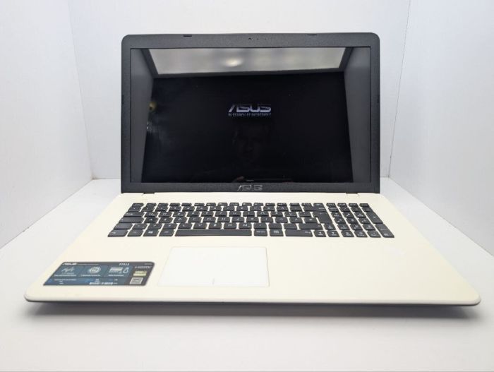 Ноутбук Asus F751S / 17.3” (1600x900) TN / Intel Pentium N3710 (4 ядра по 1.6 - 2.56 GHz) / 8 GB DDR3 / 1000 GB HDD / Intel HD Graphics / WebCam / DVD-ROM б/в - зображення 3