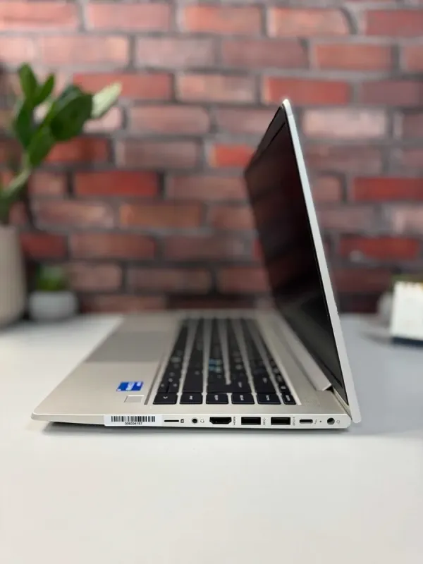 Ультрабук HP ProBook 640 G8 / 14" (1920x1080) IPS / Intel Core i5-1135G7 (4 (8) ядра по 4.2 GHz) / 16 GB DDR4 / 256 GB SSD / Intel Iris Xe Graphics / WebCam б/в - зображення 6